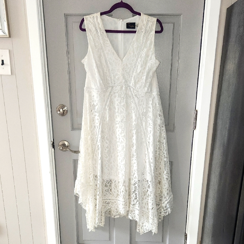 Just Taylor White Lace Hankerchief Hem Sundress Sz. 16 - Picture 3 of 10
